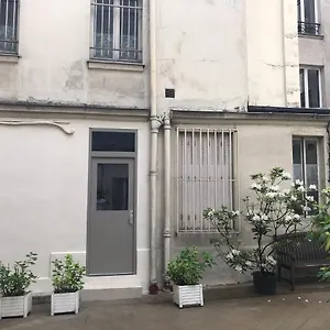 - Apartment Paris
